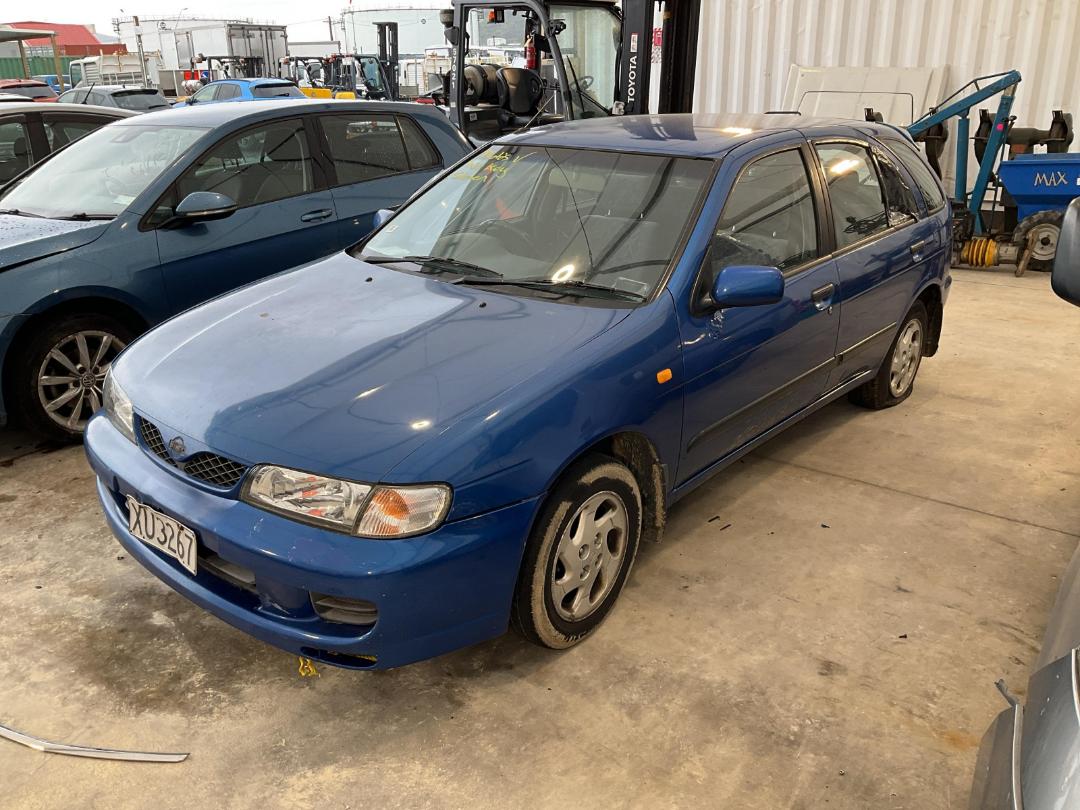 Damaged Nissan Pulsar SLX 1999 in Wellington Seaview at Turners