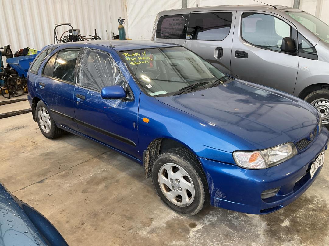 Damaged Nissan Pulsar SLX 1999 in Wellington Seaview at Turners