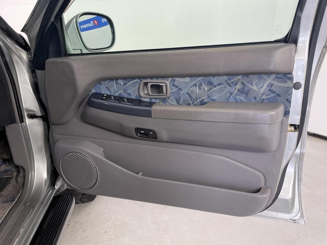 Photo '15' of Nissan Terrano Photo '15' of Nissan Terrano