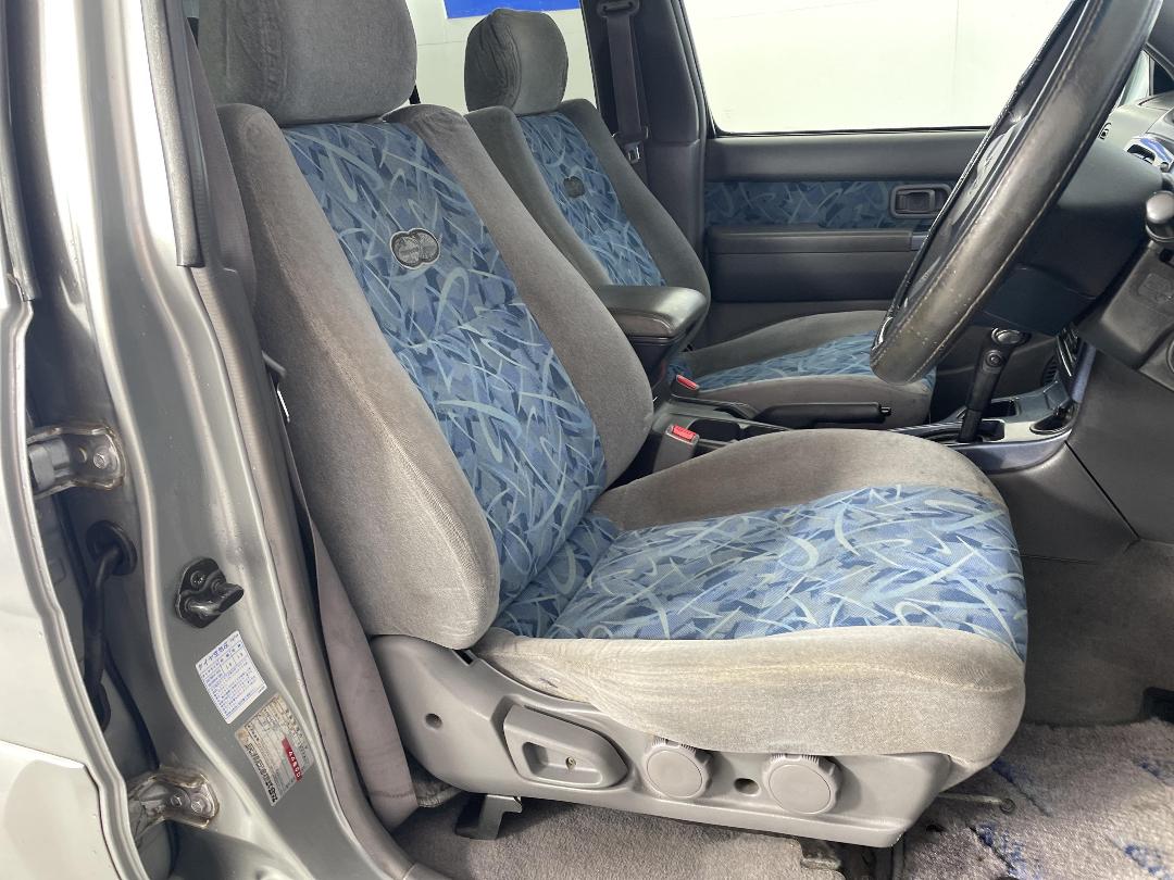 Photo '16' of Nissan Terrano Photo '16' of Nissan Terrano