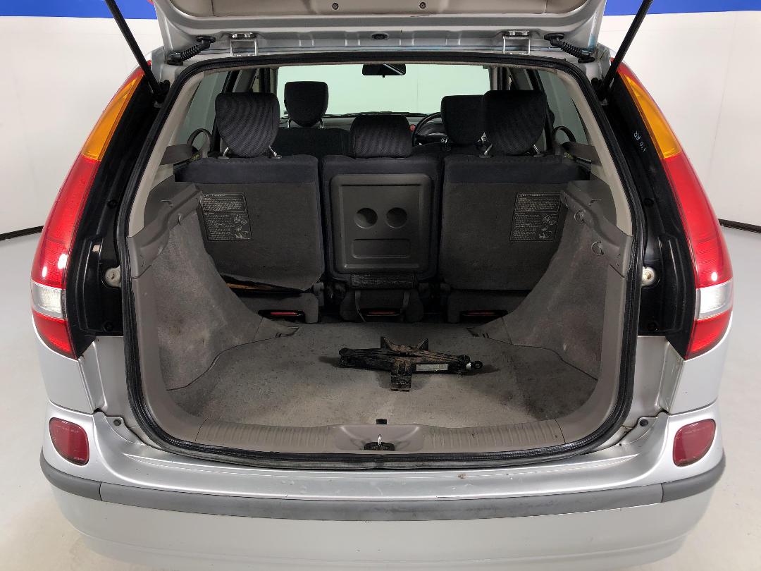 Photo '14' of Nissan Tino