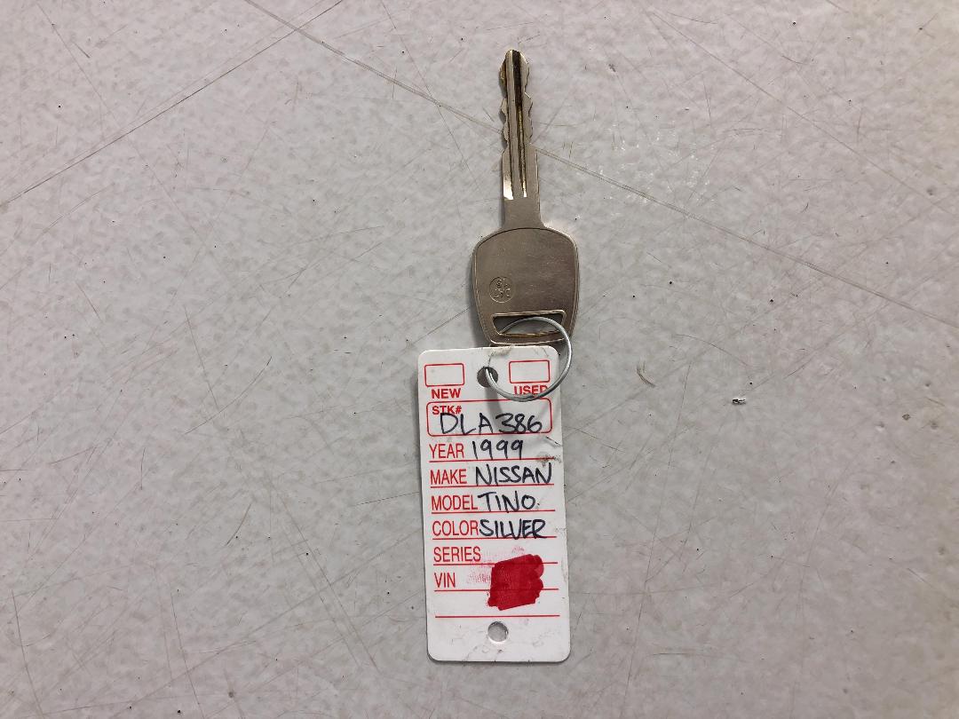 Photo '22' of Nissan Tino