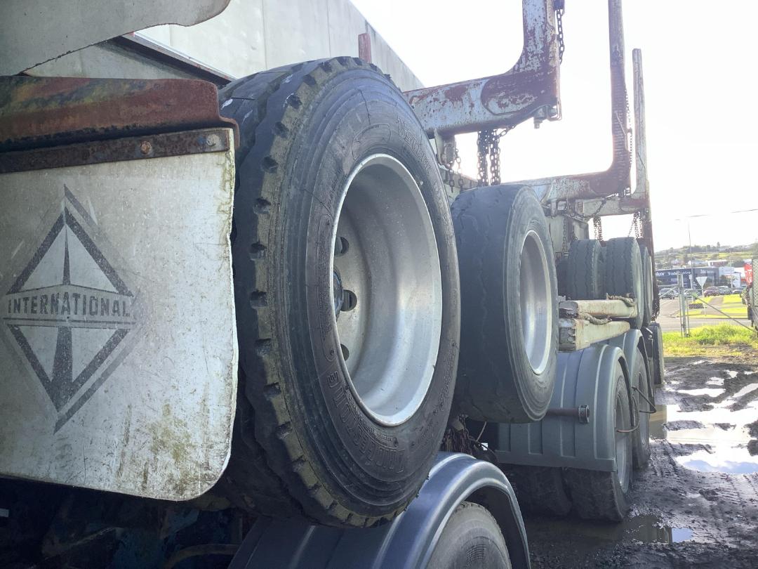 Photo '16' of PATCHELL 4SH MB Logger Trailer Full