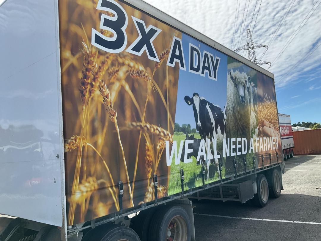 Photo '4' of TMC 4H 2565 Curtainsider Full