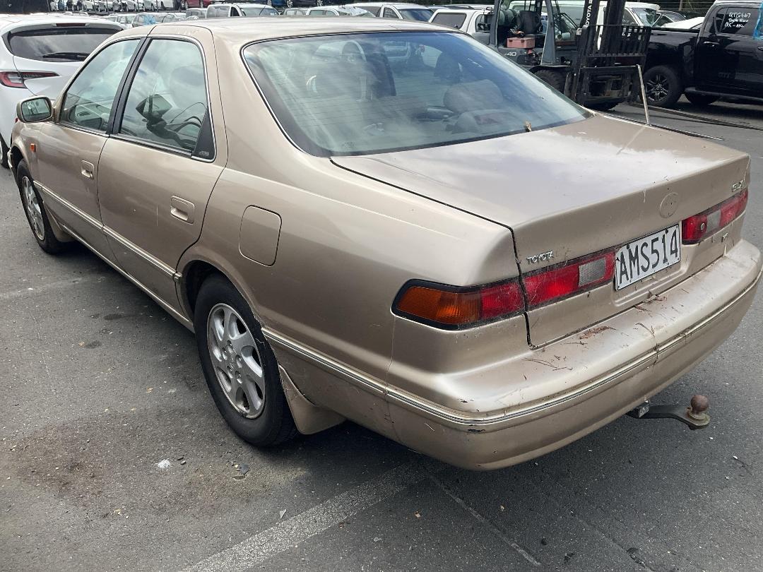 Photo '3' of Toyota Camry GLX