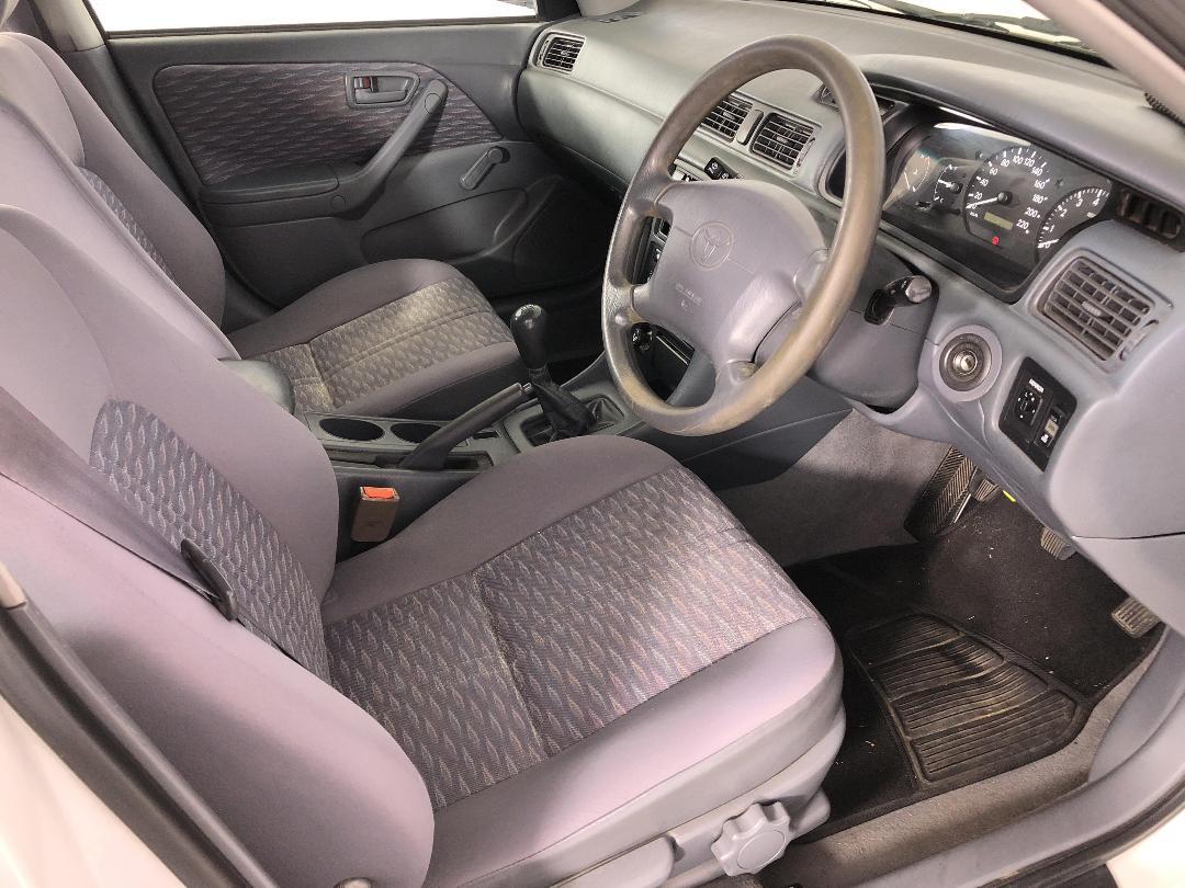 Photo '16' of Toyota Camry