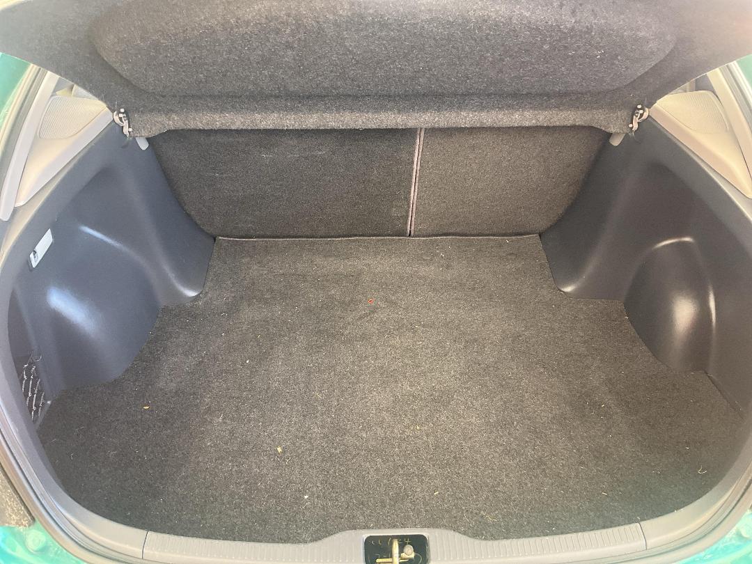 Photo '12' of Toyota Corolla GL