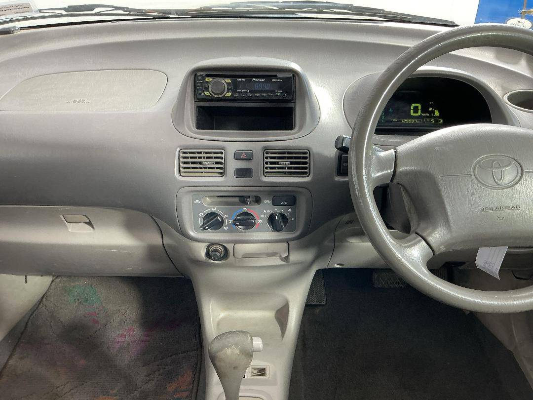 Photo '18' of Toyota Corolla