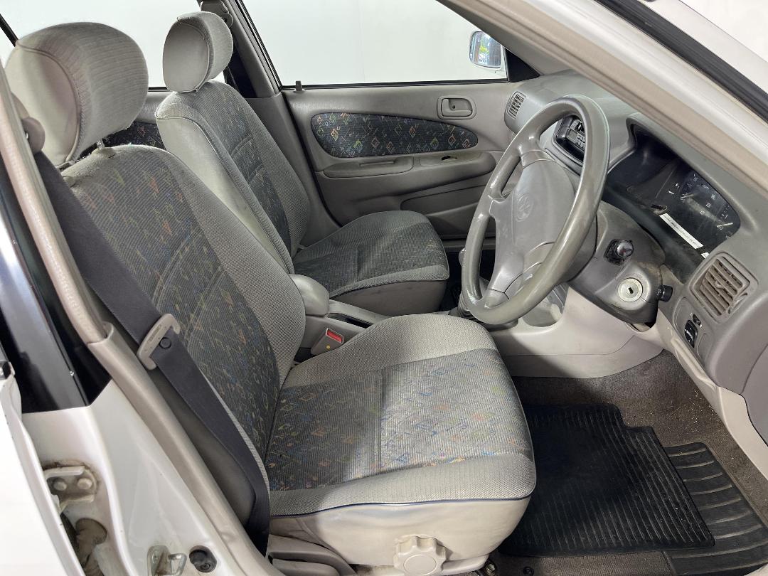 Photo '16' of Toyota Corolla Photo '16' of Toyota Corolla