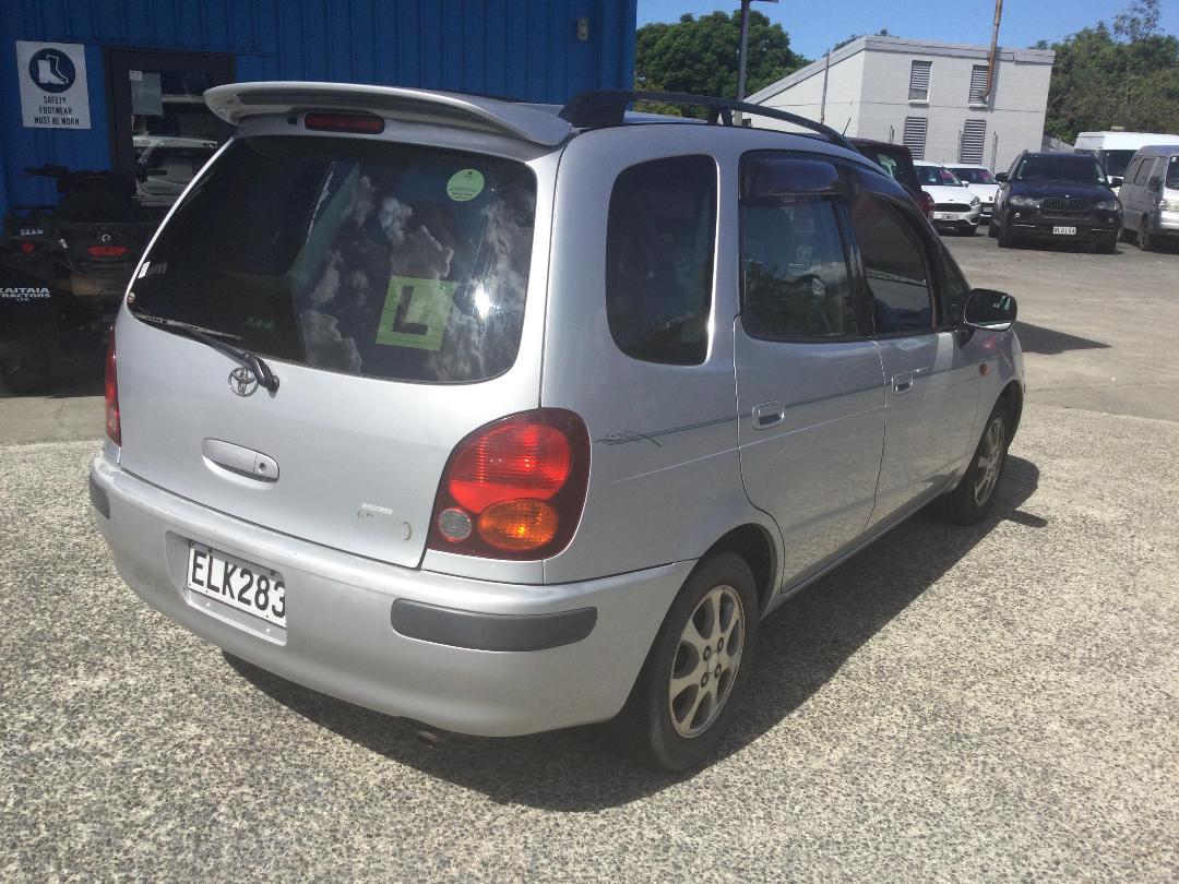 Photo '4' of Toyota Corolla Spacio