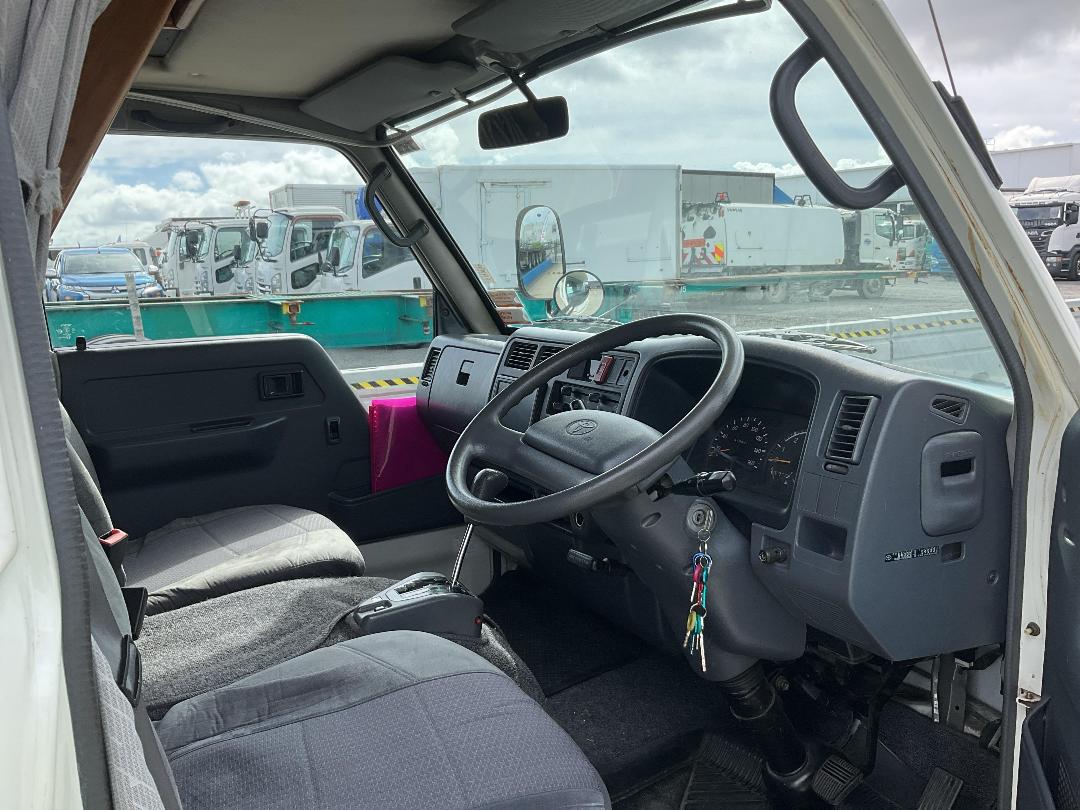 Photo '9' of Toyota Dyna Motorhome