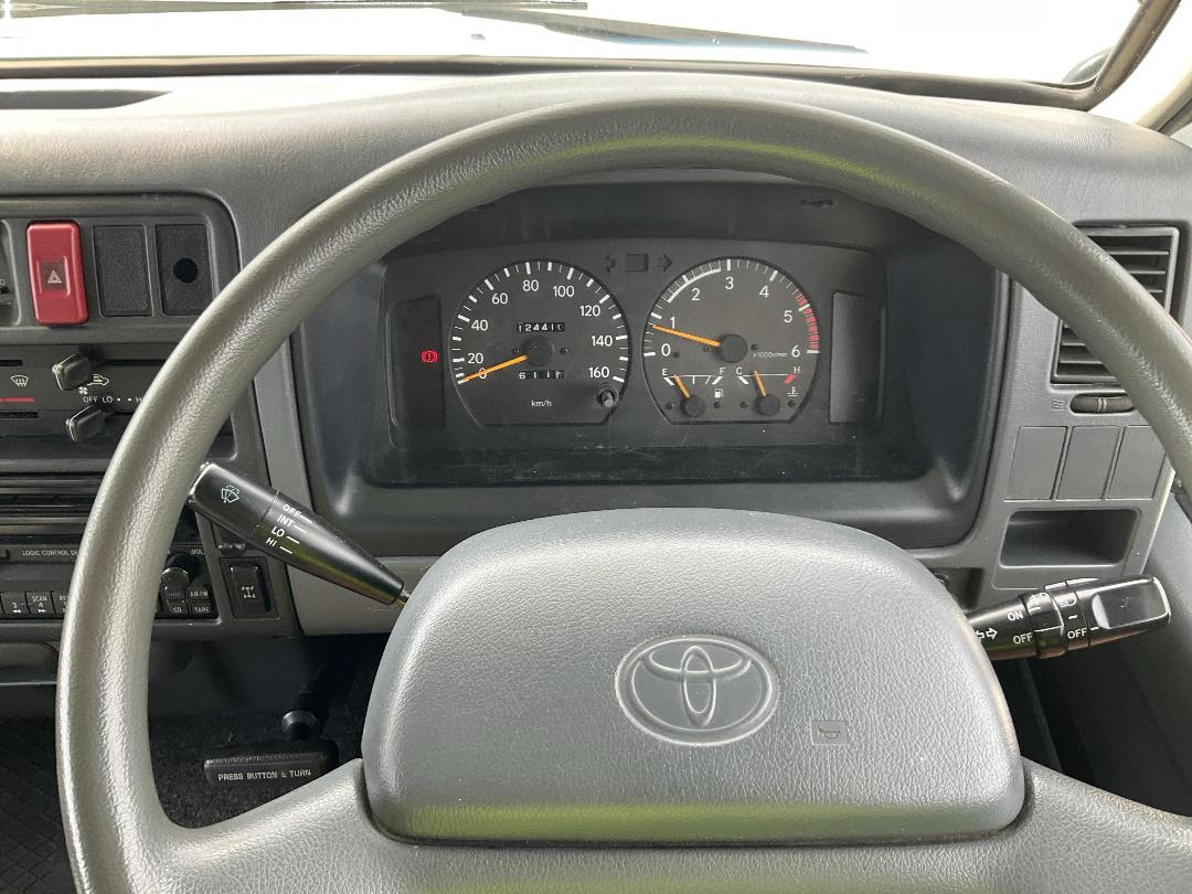 Photo '11' of Toyota Dyna Motorhome