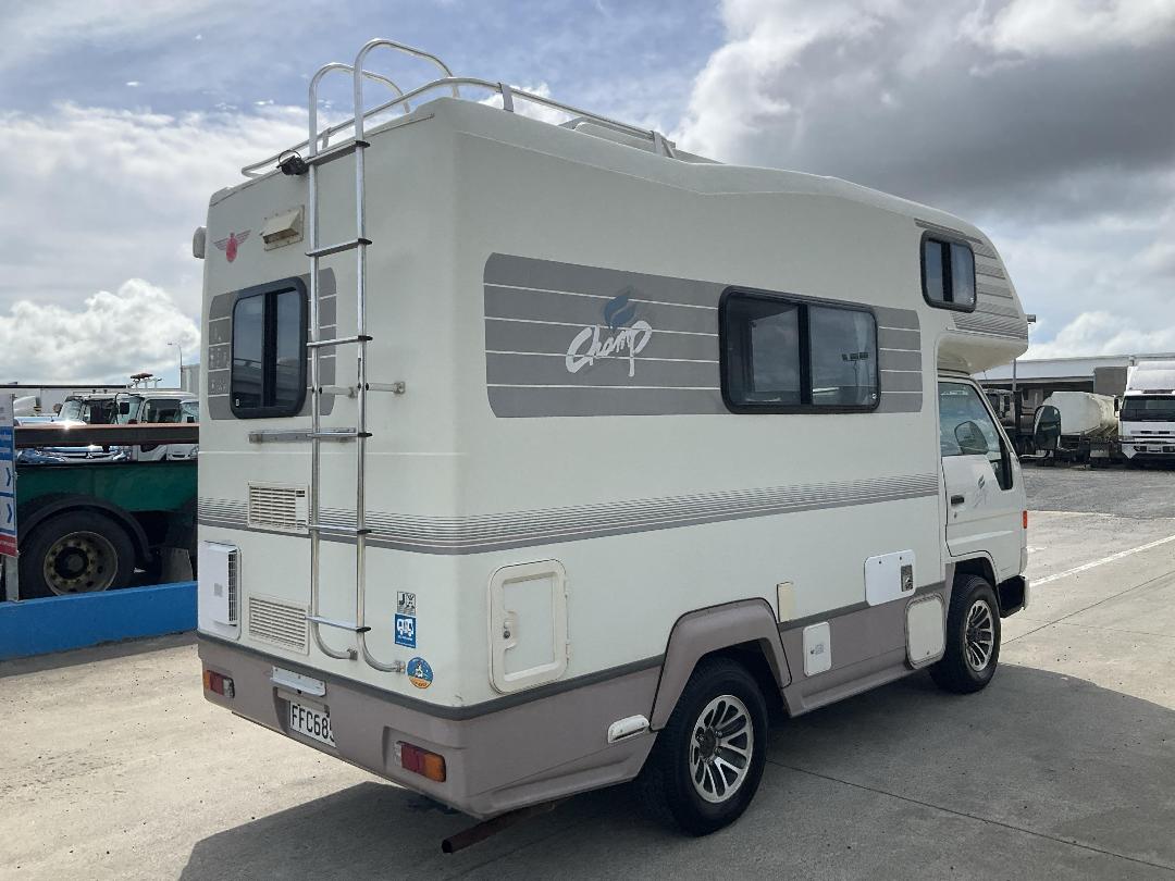 Photo '3' of Toyota Dyna Motorhome