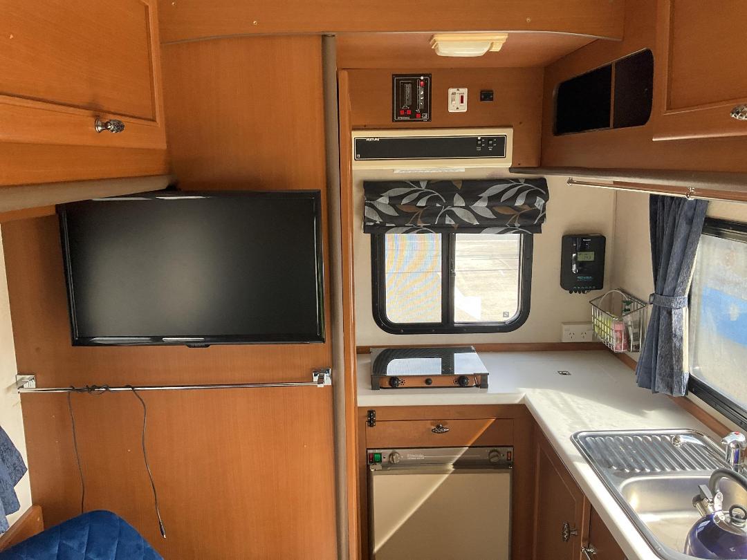 Photo '15' of Toyota Dyna Motorhome