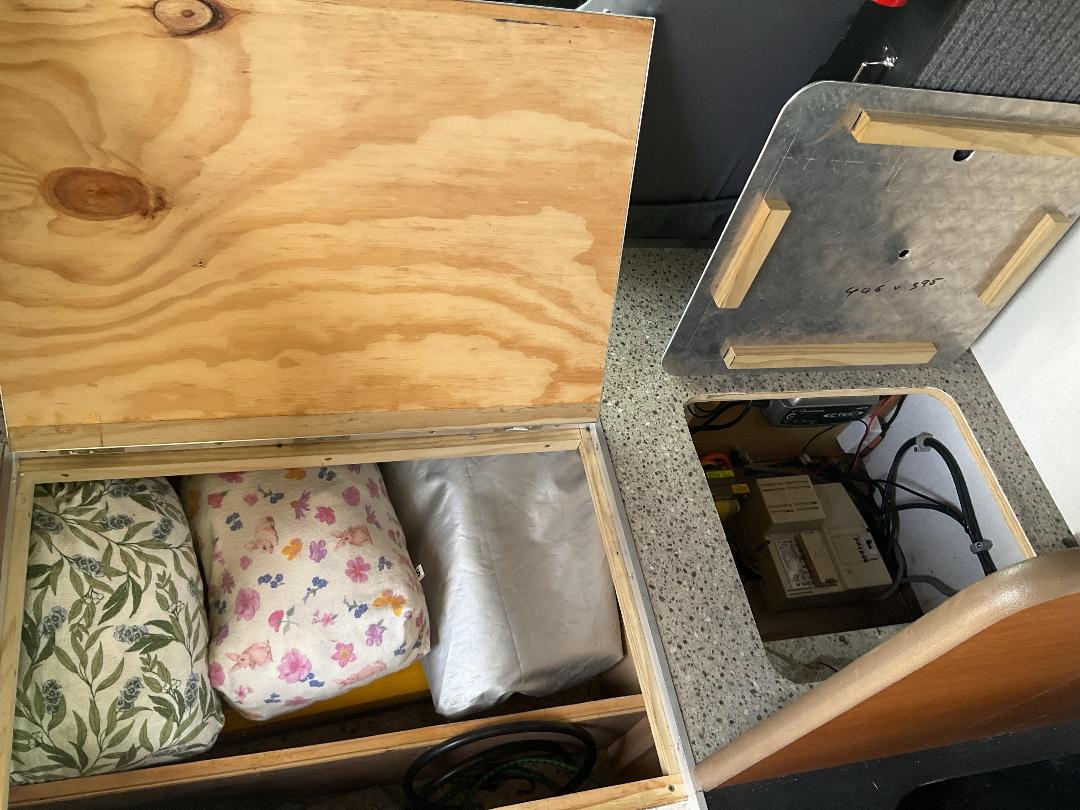 Photo '19' of Toyota Dyna Motorhome