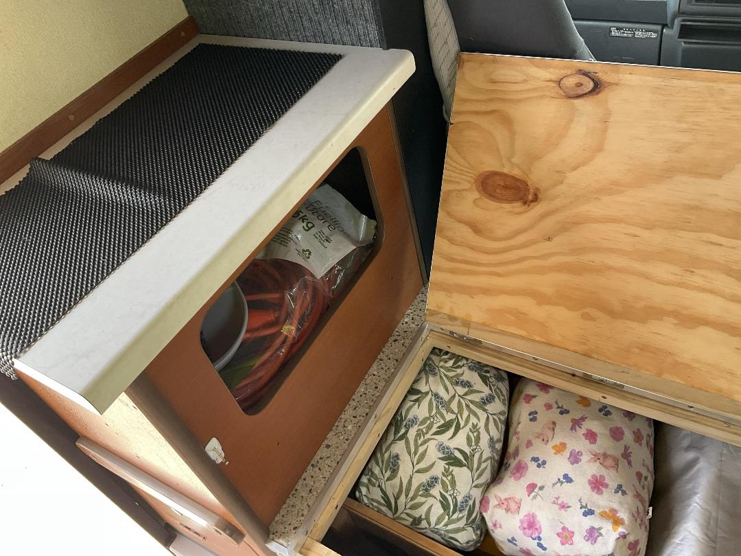 Photo '20' of Toyota Dyna Motorhome