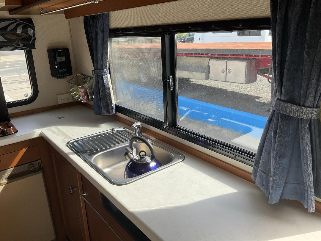 Photo '29' of Toyota Dyna Motorhome