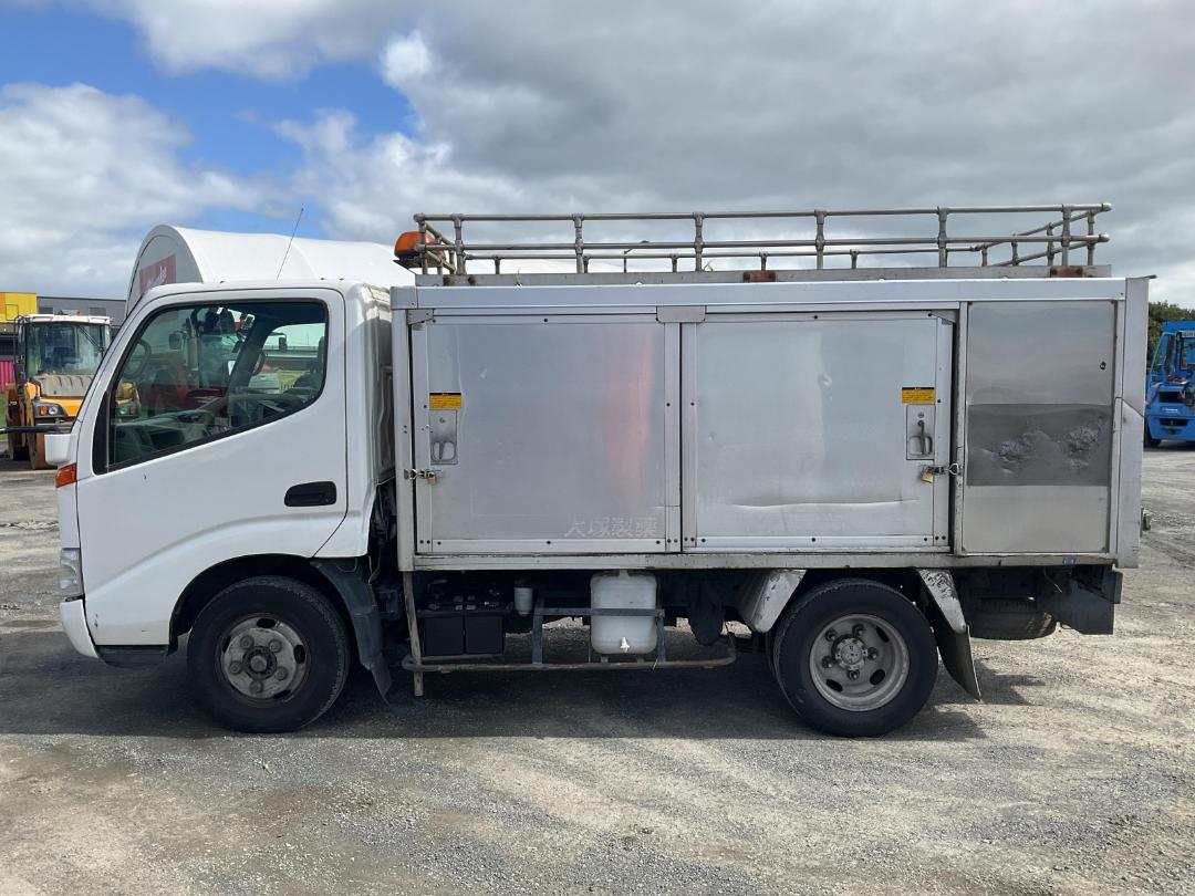 Photo '7' of Toyota Dyna XZU307 4X2 Bottle Body Photo '7' of Toyota Dyna XZU307 4X2 Bottle Body