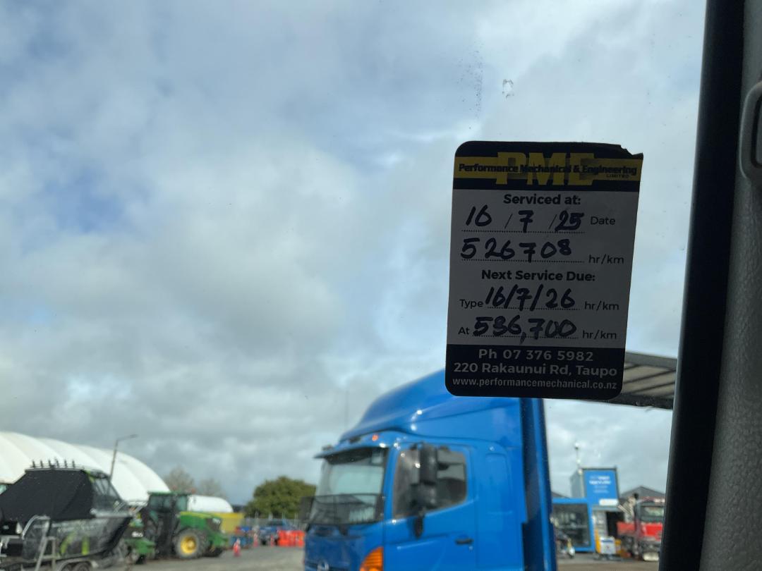 Photo '23' of Toyota Dyna XZU307 4X2 Bottle Body Photo '23' of Toyota Dyna XZU307 4X2 Bottle Body