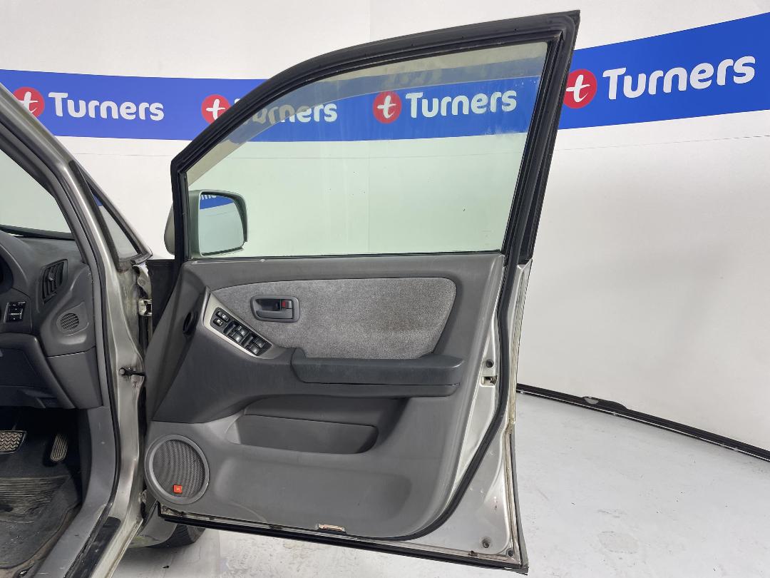 Photo '13' of Toyota Harrier