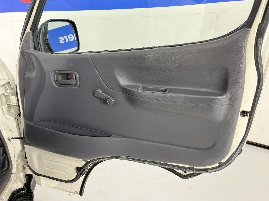 Photo '15' of Toyota Hiace Photo '15' of Toyota Hiace