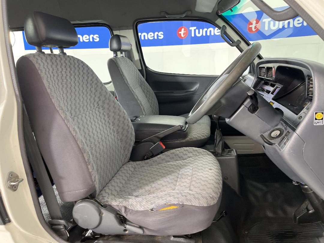 Photo '16' of Toyota Hiace Photo '16' of Toyota Hiace