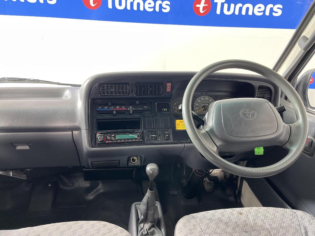 Photo '17' of Toyota Hiace Photo '17' of Toyota Hiace