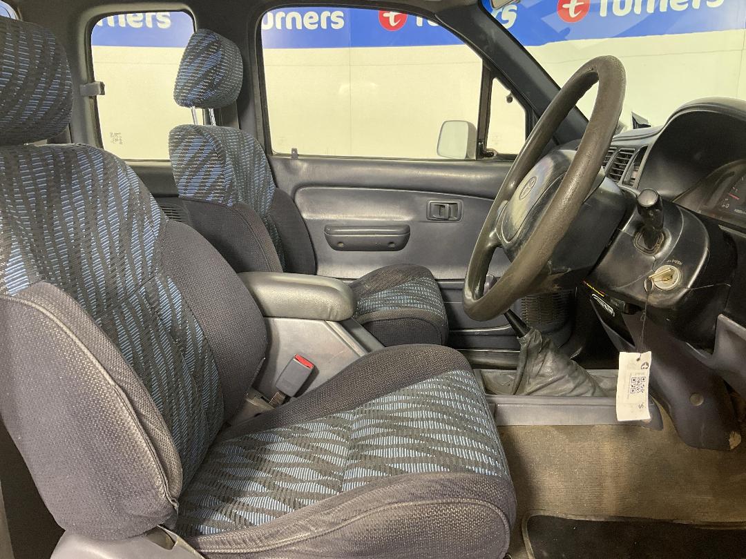 Photo '16' of Toyota Hilux