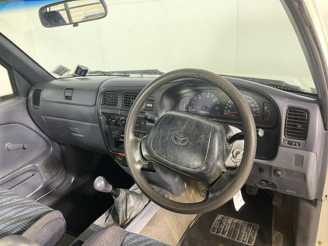 Photo '17' of Toyota Hilux