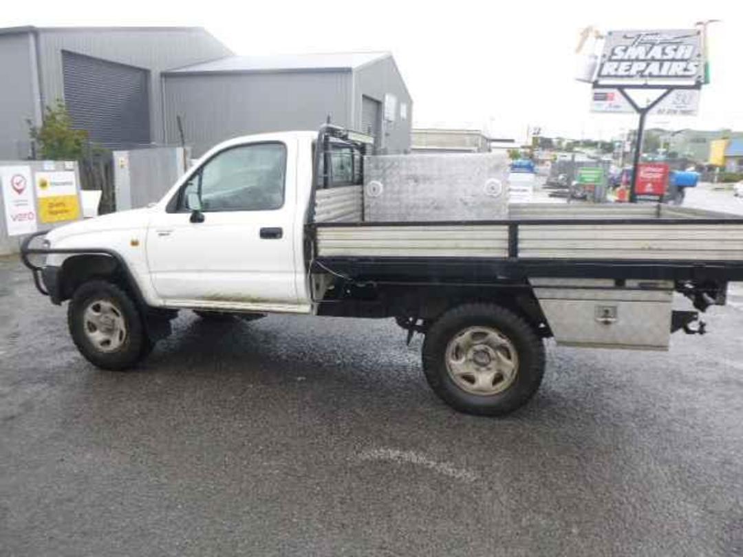 Photo '18' of Toyota Hilux S/C C/C