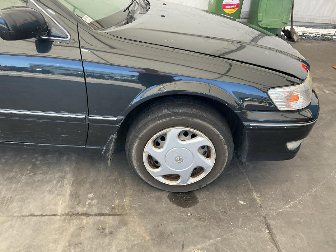 Photo '2' of Toyota Mark 2 Qaulis Photo '2' of Toyota Mark 2 Qaulis