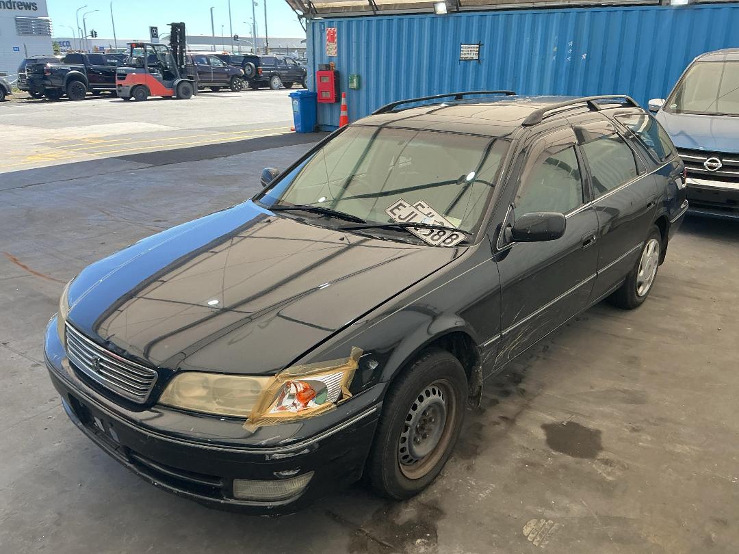 Photo '6' of Toyota Mark 2 Qaulis Photo '6' of Toyota Mark 2 Qaulis