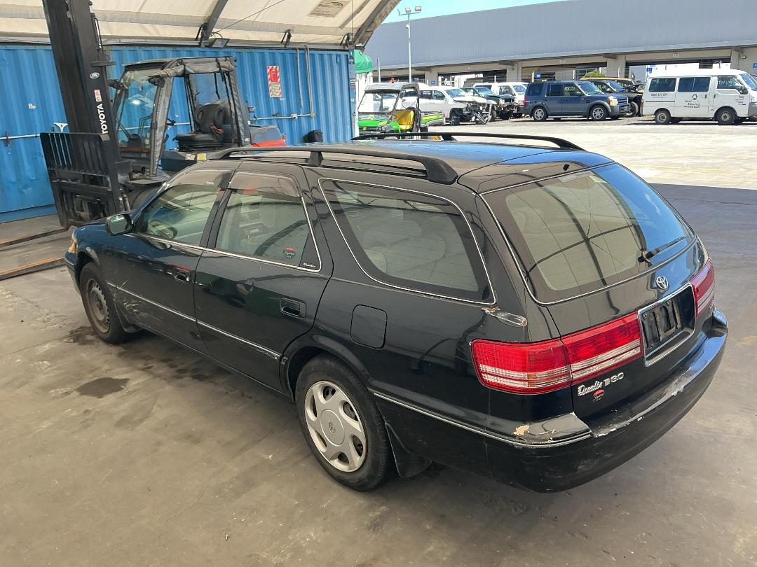 Photo '11' of Toyota Mark 2 Qaulis Photo '11' of Toyota Mark 2 Qaulis