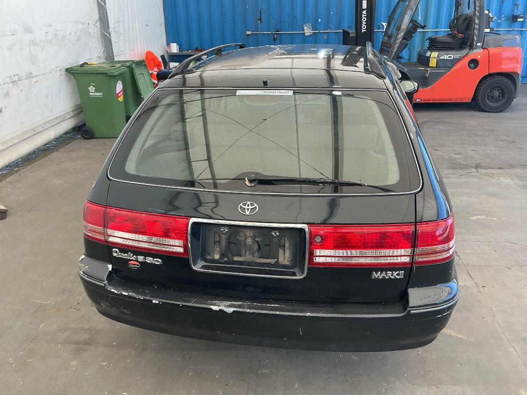Photo '14' of Toyota Mark 2 Qaulis Photo '14' of Toyota Mark 2 Qaulis
