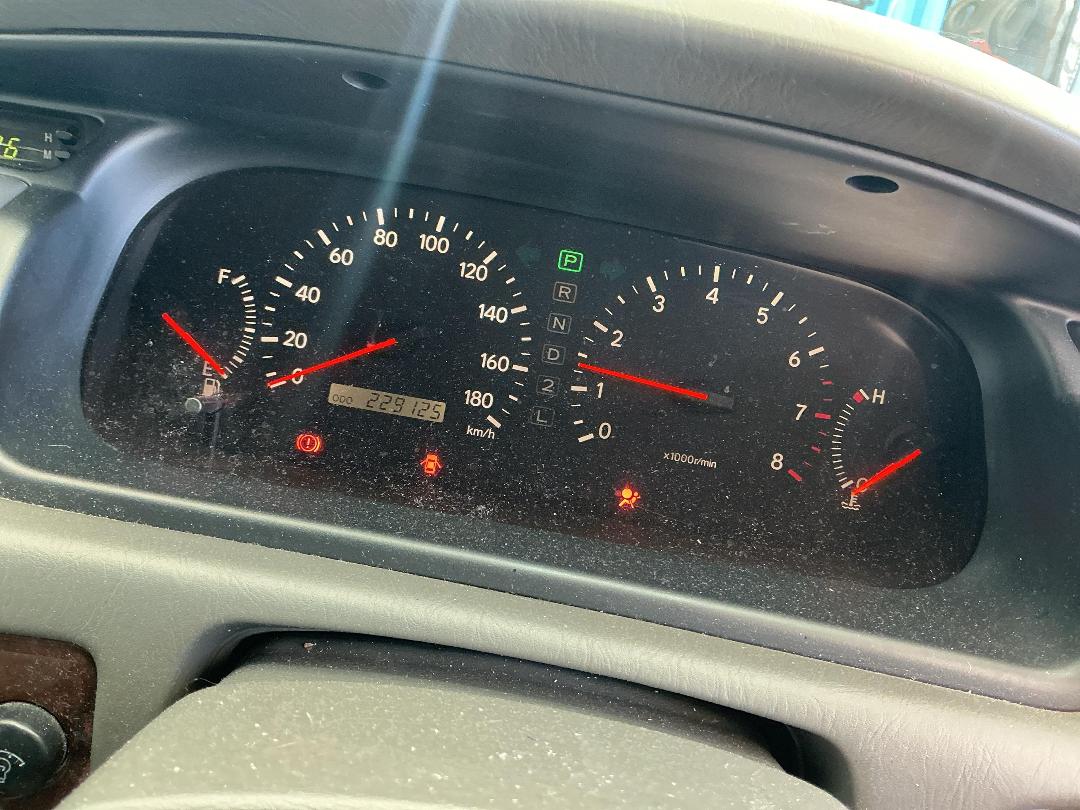 Photo '21' of Toyota Mark 2 Qaulis Photo '21' of Toyota Mark 2 Qaulis