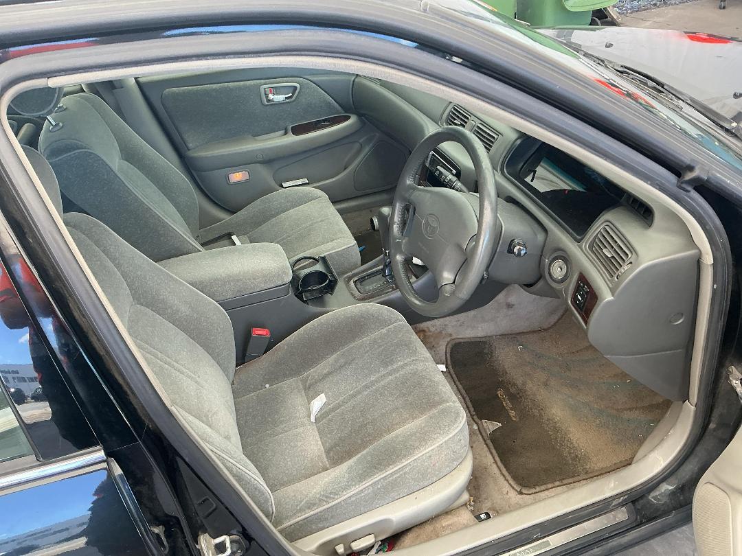 Photo '23' of Toyota Mark 2 Qaulis Photo '23' of Toyota Mark 2 Qaulis