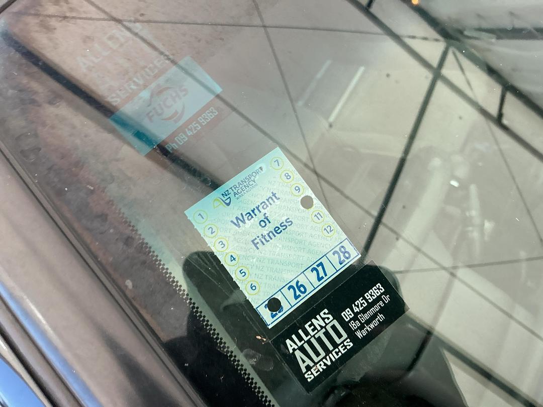 Photo '27' of Toyota Mark 2 Qaulis Photo '27' of Toyota Mark 2 Qaulis