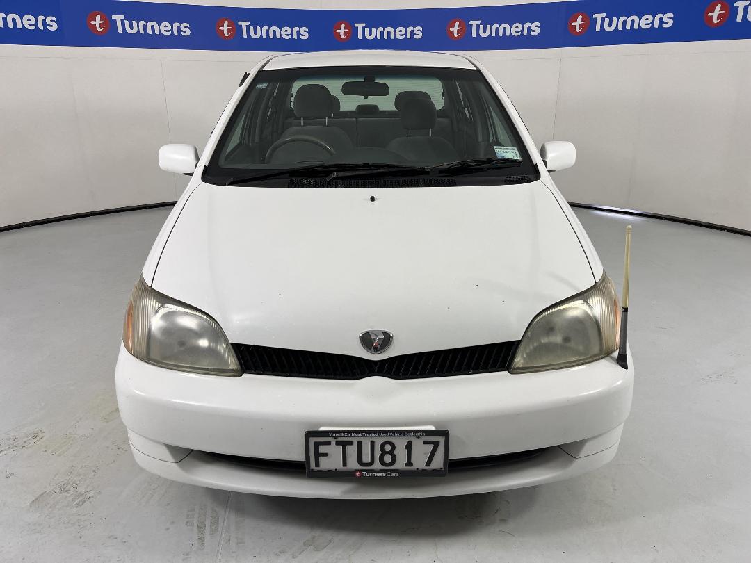 Photo '2' of Toyota Platz Photo '2' of Toyota Platz