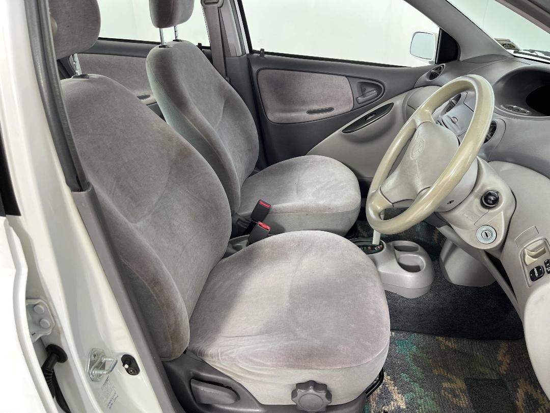 Photo '16' of Toyota Platz Photo '16' of Toyota Platz