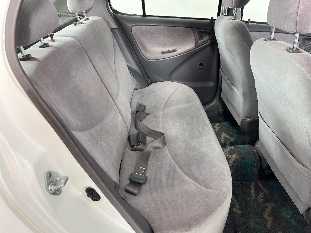 Photo '20' of Toyota Platz Photo '20' of Toyota Platz