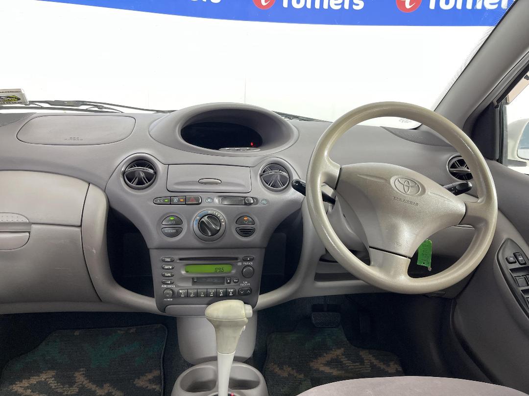 Photo '17' of Toyota Platz Photo '17' of Toyota Platz