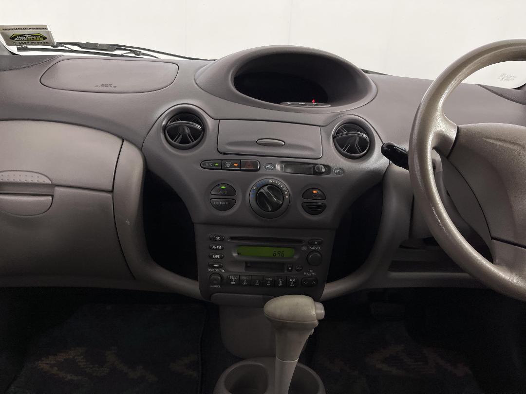 Photo '18' of Toyota Platz Photo '18' of Toyota Platz