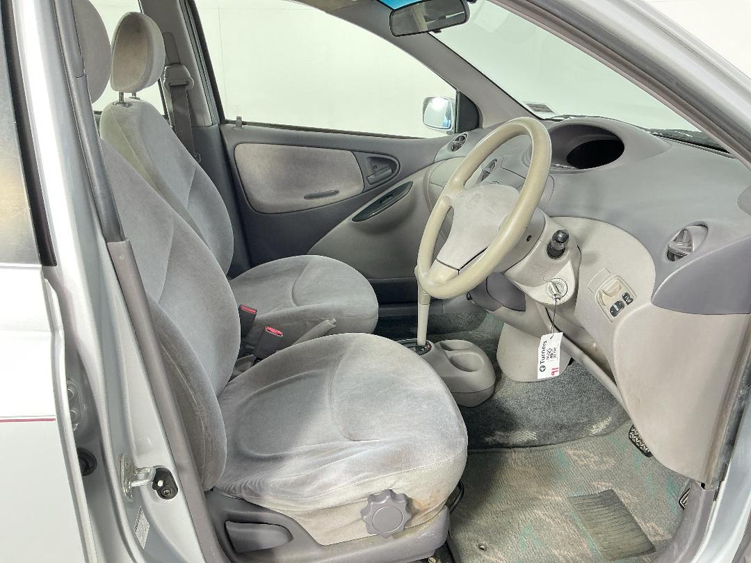 Photo '16' of Toyota Platz Photo '16' of Toyota Platz