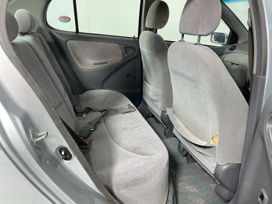 Photo '20' of Toyota Platz Photo '20' of Toyota Platz