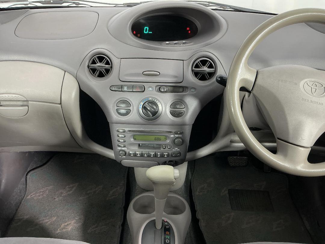 Photo '18' of Toyota Platz Photo '18' of Toyota Platz