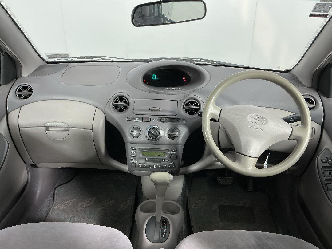 Photo '17' of Toyota Platz Photo '17' of Toyota Platz