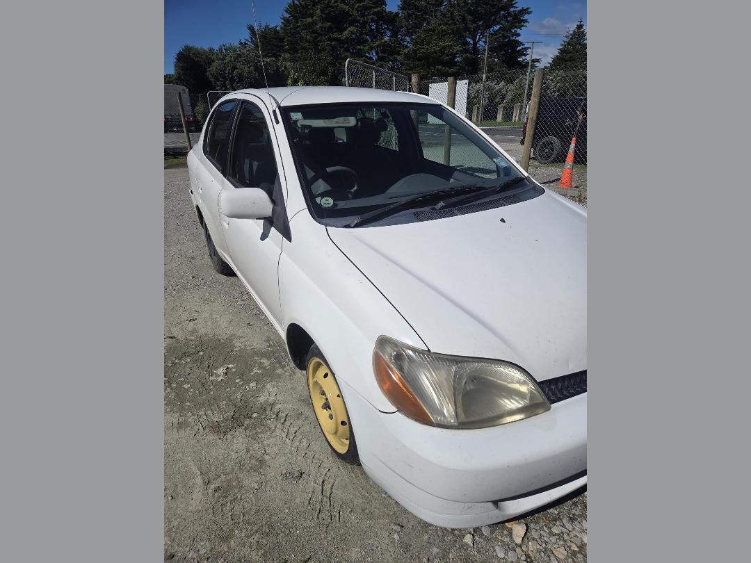 Photo '2' of Toyota Platz Photo '2' of Toyota Platz