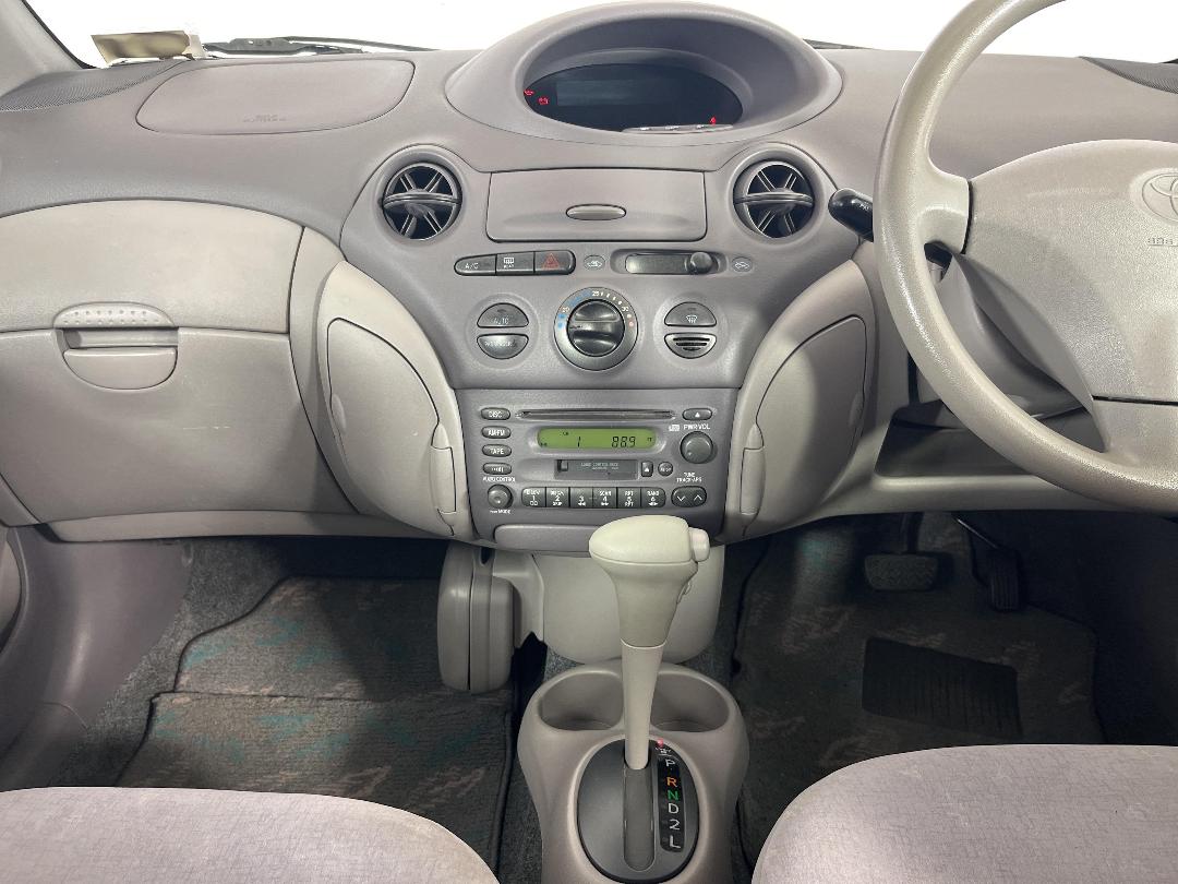 Photo '18' of Toyota Platz