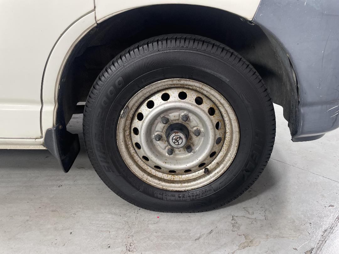 Photo '9' of Toyota Regius Photo '9' of Toyota Regius