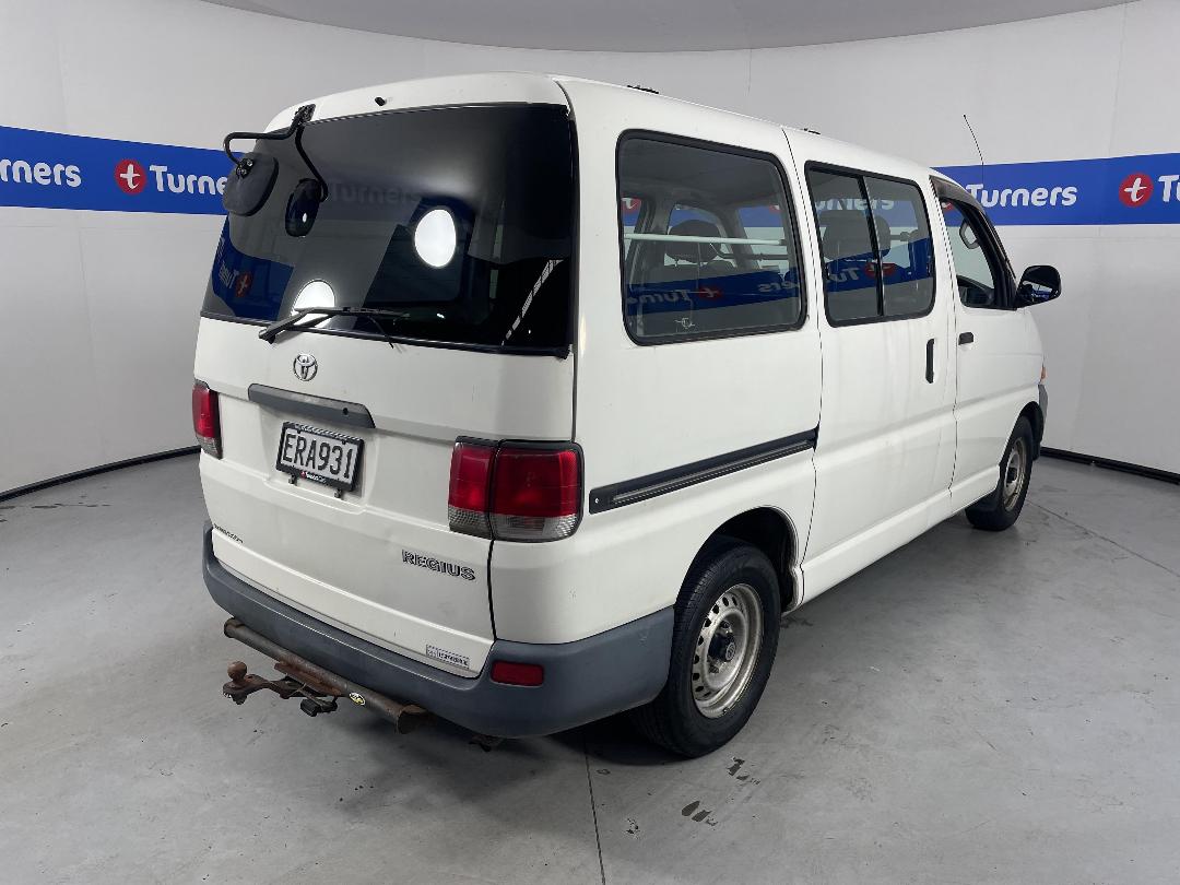 Photo '7' of Toyota Regius Photo '7' of Toyota Regius